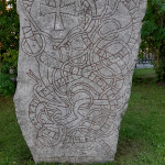 Runový kámen v blízkosti chrámu v Uppsale